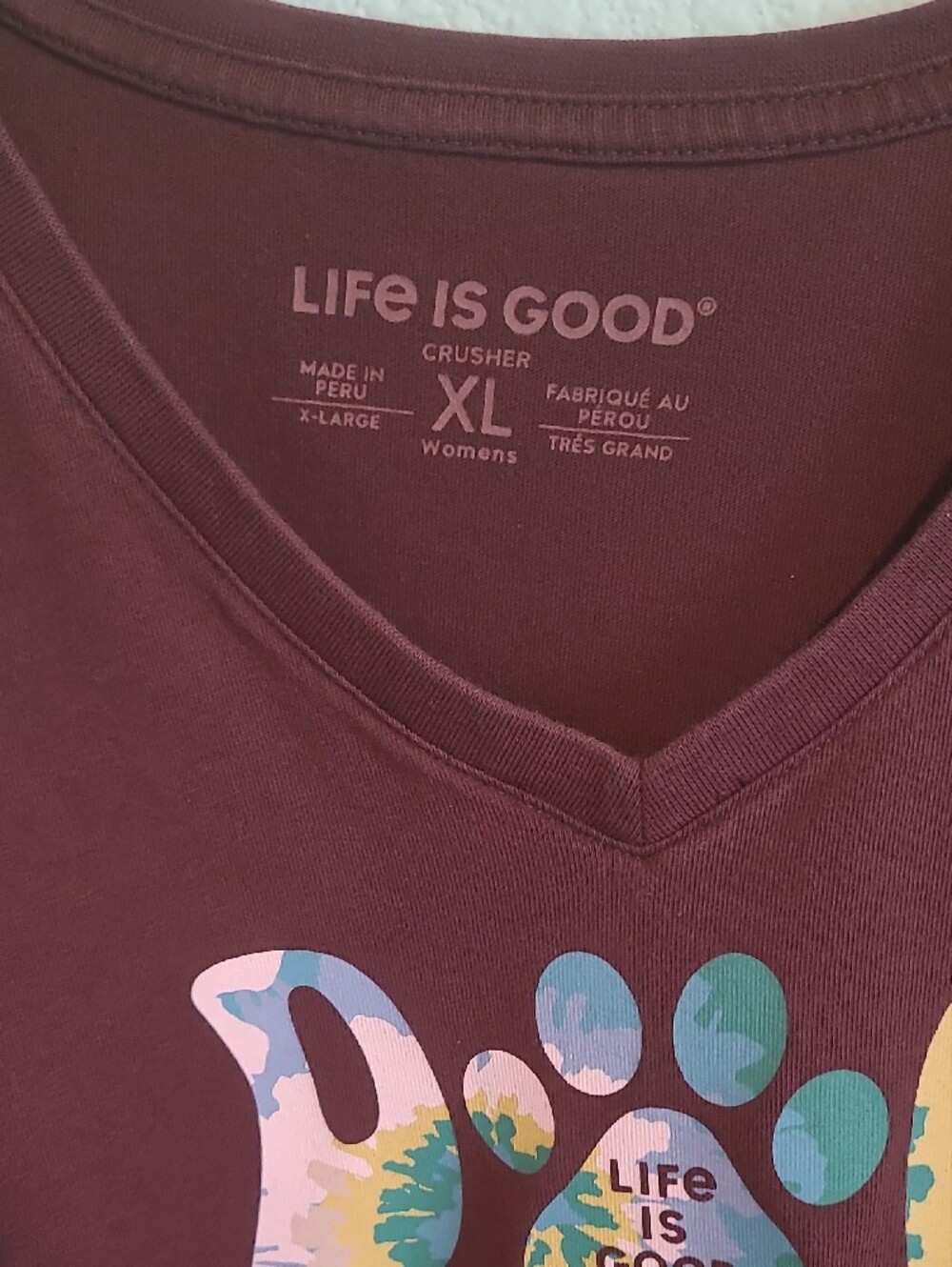 Women's XL Life Is Good Dog Mom V-Neck Tee in Burgundy with Colorful Paw Graphic - Picture 3 of 4